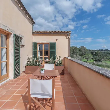 Rural Es Riquers Country house *