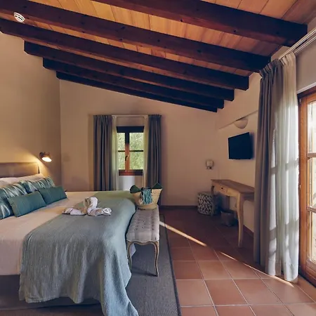 Rural Es Riquers Country house