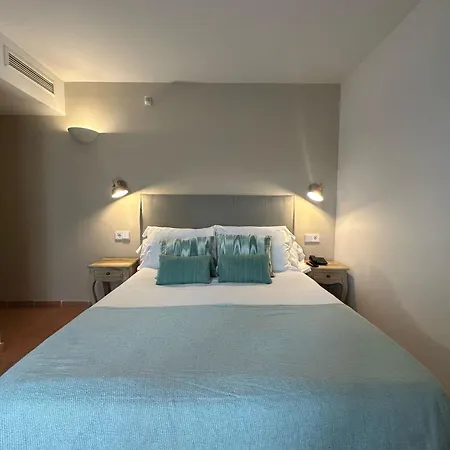 Rural Es Riquers Kır Evi